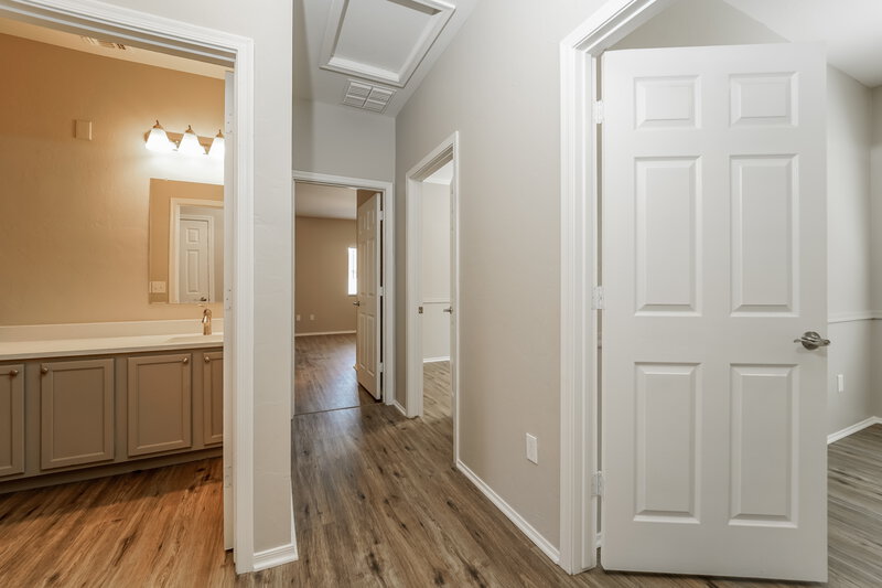 1,645/Mo, 8448 W Green Kingfisher Ln Tucson, AZ 85757 Bathroom View