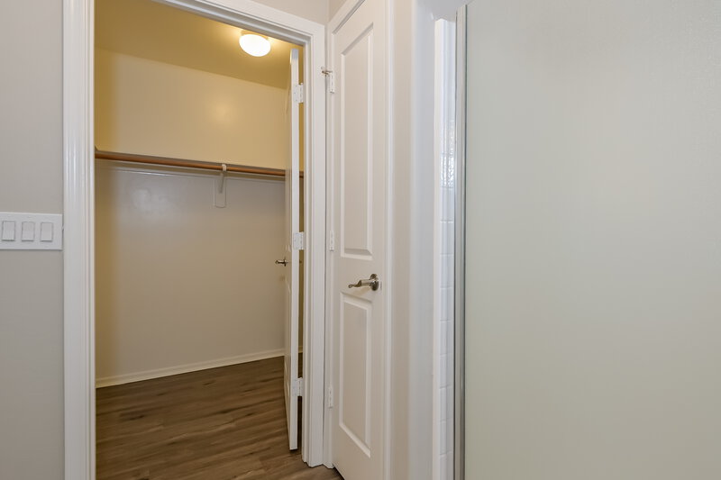1,900/Mo, 909 W Placita El Cauce Rico Green Valley, AZ 85614 Walk In Closet View