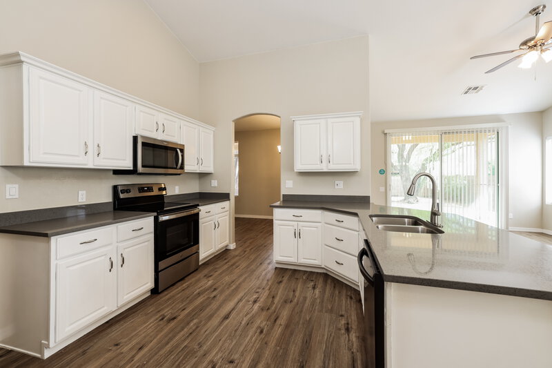 2,065/Mo, 9970 E Paseo San Bernardo Tucson, AZ 85747 Kitchen View