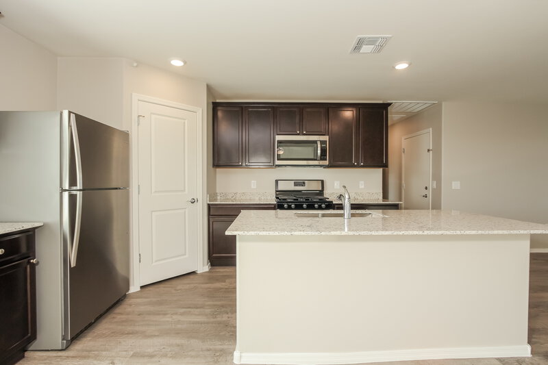 1,740/Mo, 7084 S Victor Dr Tucson, AZ 85757 Kitchen View 2
