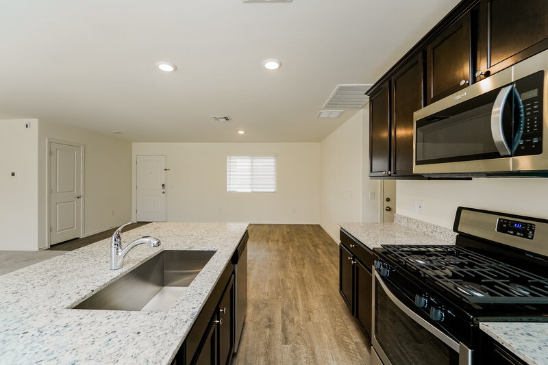 1,955/Mo, 7535 W Jeffrey Rd Tucson, AZ 85757 Kitchen View 3