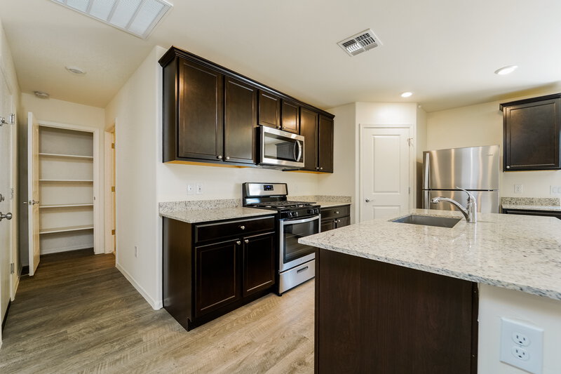 1,955/Mo, 7535 W Jeffrey Rd Tucson, AZ 85757 Kitchen View 4