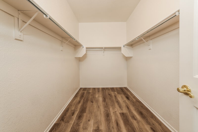 2,100/Mo, 10833 S Camino San Clemente Vail, AZ 85641 Walk In Closet View