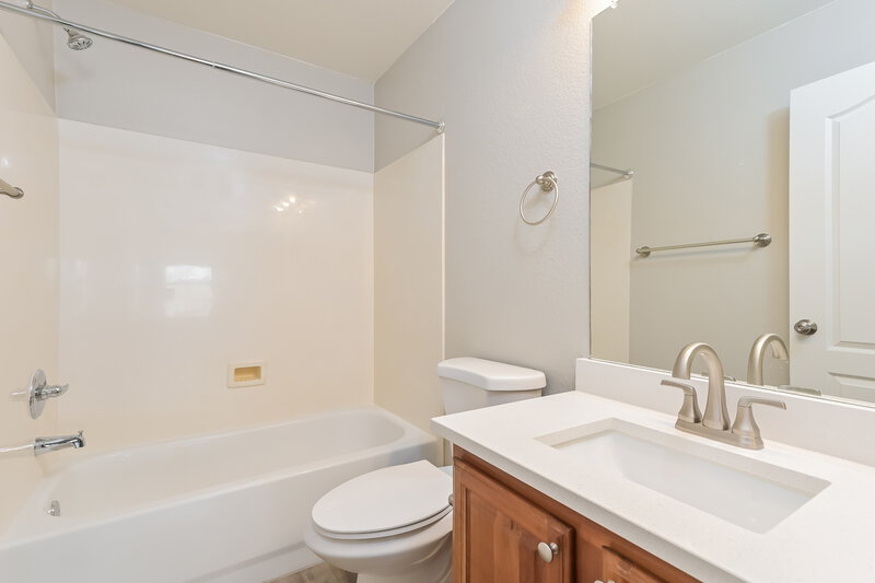 1,770/Mo, 18620 S Camino de las Quintas Sahuarita, AZ 85629 Main Bathroom View