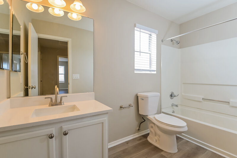 1,850/Mo, 3751 E Desert Wash Ct Tucson, AZ 85706 Bathroom View 2