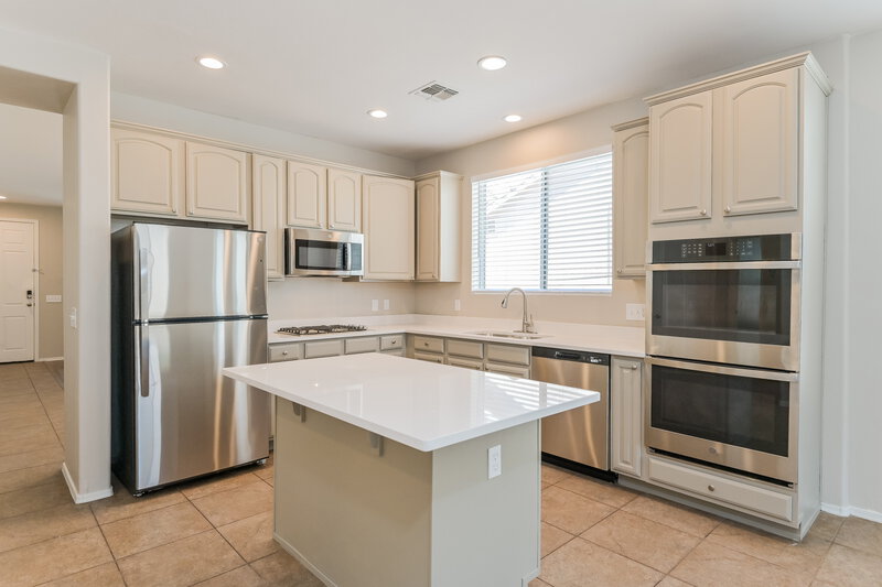 1,985/Mo, 498 W Vuelta Friso Sahuarita, AZ 85629 Kitchen View