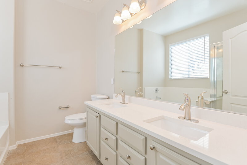 1,985/Mo, 498 W Vuelta Friso Sahuarita, AZ 85629 Main Bathroom View