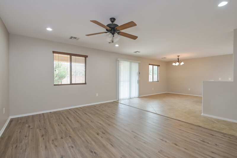 2,105/Mo, 121 W Calle Paso Suave Sahuarita, AZ 85629 Living Room View 3