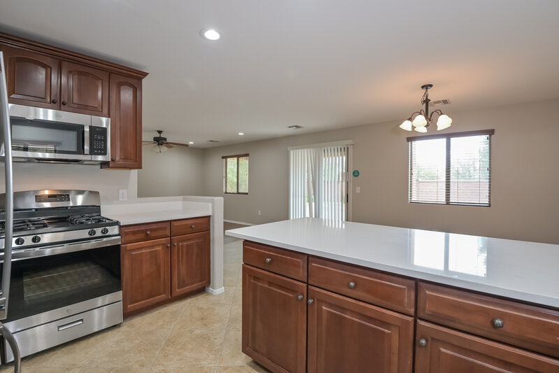2,105/Mo, 121 W Calle Paso Suave Sahuarita, AZ 85629 Kitchen View 2