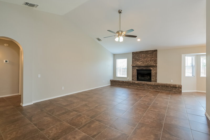 2,160/Mo, 10591 E Elkridge Pl Tucson, AZ 85730 Living Room View 2