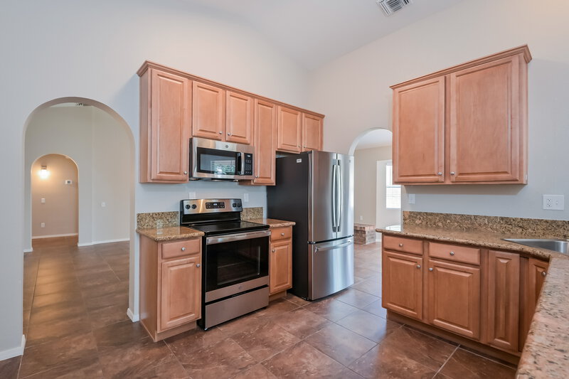 2,160/Mo, 10591 E Elkridge Pl Tucson, AZ 85730 Kitchen View 2