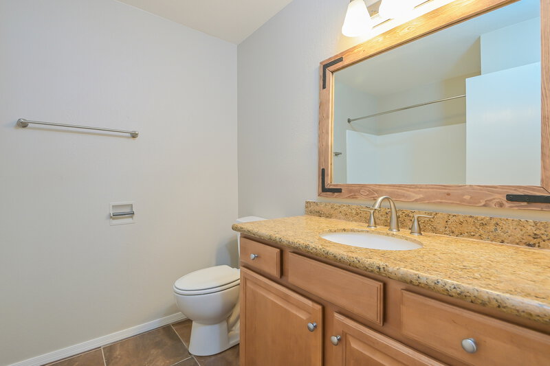 2,160/Mo, 10591 E Elkridge Pl Tucson, AZ 85730 Bathroom View