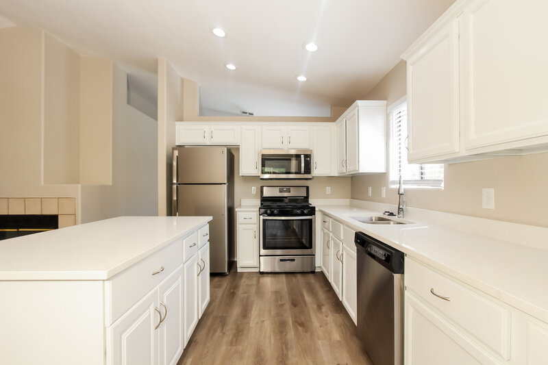 2,185/Mo, 6586 W Blythe Pl Tucson, AZ 85743 Kitchen View