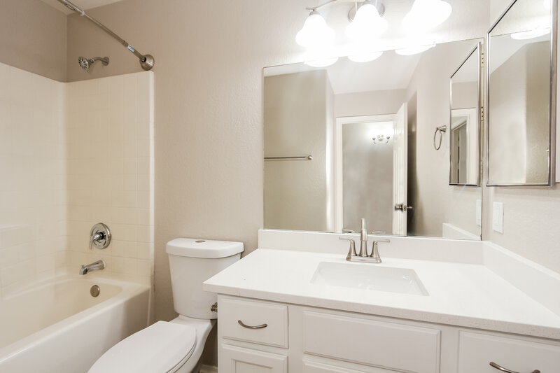 2,185/Mo, 6586 W Blythe Pl Tucson, AZ 85743 Bathroom View