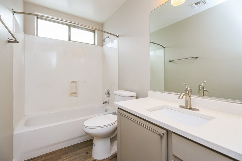 1,925/Mo, 352 E Calle Minerva Green Valley, AZ 85614 Bathroom View