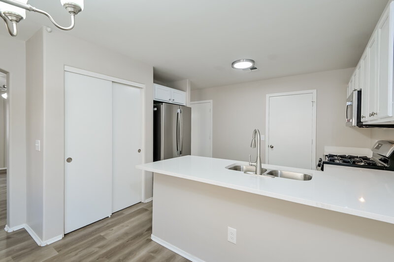 2,035/Mo, 6584 S Meadow Fescue Dr Tucson, AZ 85756 Kitchen View