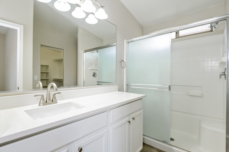 2,035/Mo, 6584 S Meadow Fescue Dr Tucson, AZ 85756 Main Bathroom View