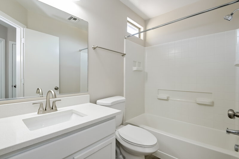 2,035/Mo, 6584 S Meadow Fescue Dr Tucson, AZ 85756 Bathroom View