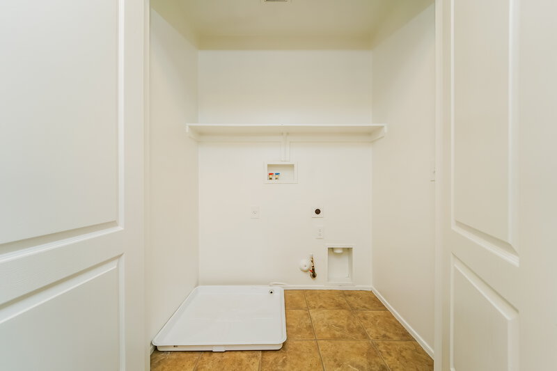 1,945/Mo, 713 West Emerald Key Dr Green Valley, AZ 85614 Laundry Room View