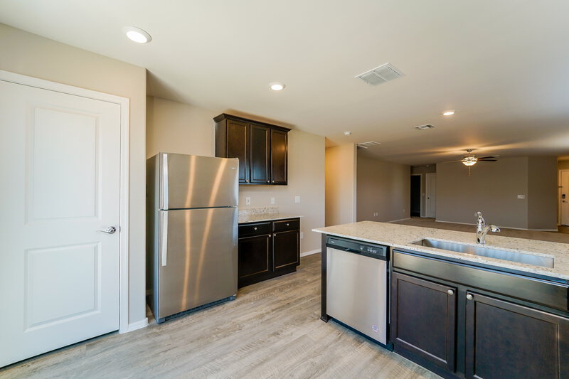 2,040/Mo, 12919 N Ong Dr Marana, AZ 85653 Kitchen View 2