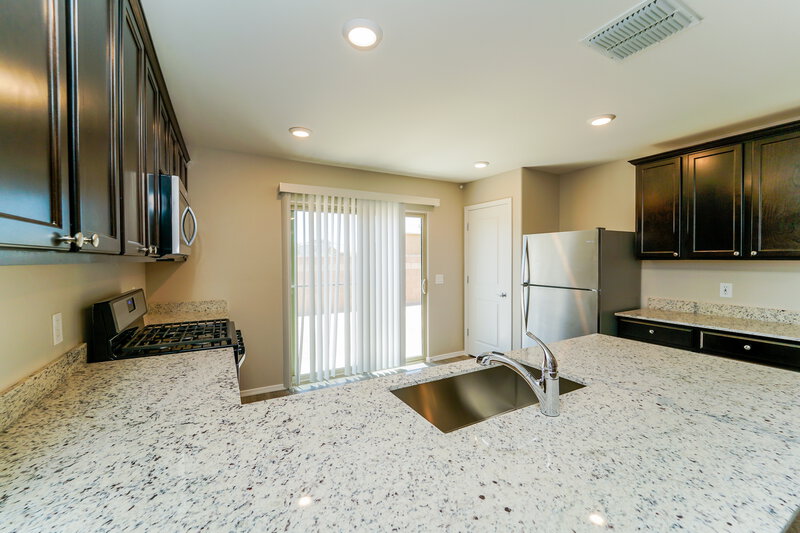 2,040/Mo, 12919 N Ong Dr Marana, AZ 85653 Kitchen View 4