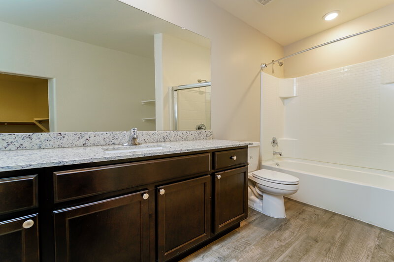 2,040/Mo, 12919 N Ong Dr Marana, AZ 85653 Bathroom View