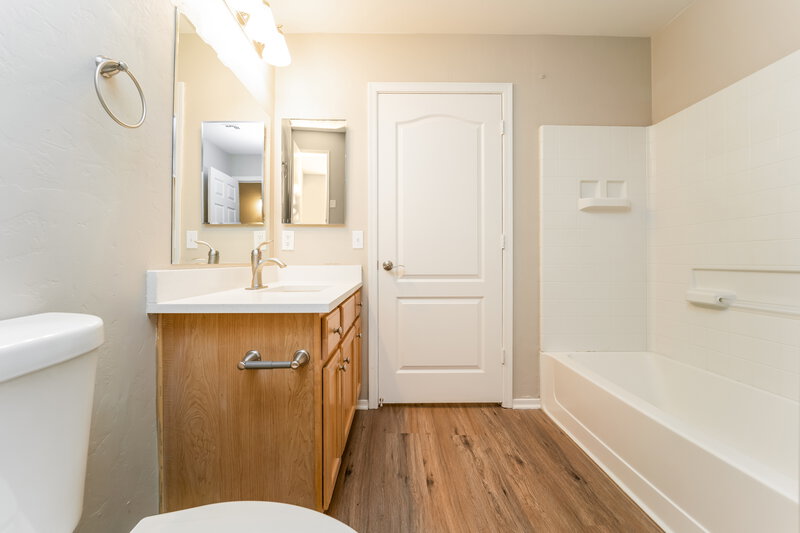 1,800/Mo, 6797 W Copperwood Way Tucson, AZ 85757 Bathroom View