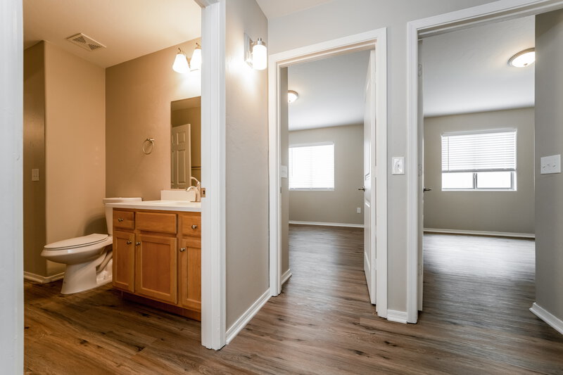 1,800/Mo, 6797 W Copperwood Way Tucson, AZ 85757 Hallway View