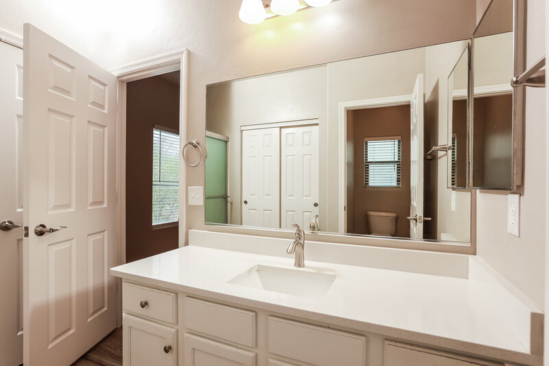 1,920/Mo, 476 E Placita Rejilla Sahuarita, AZ 85629 Main Bathroom View