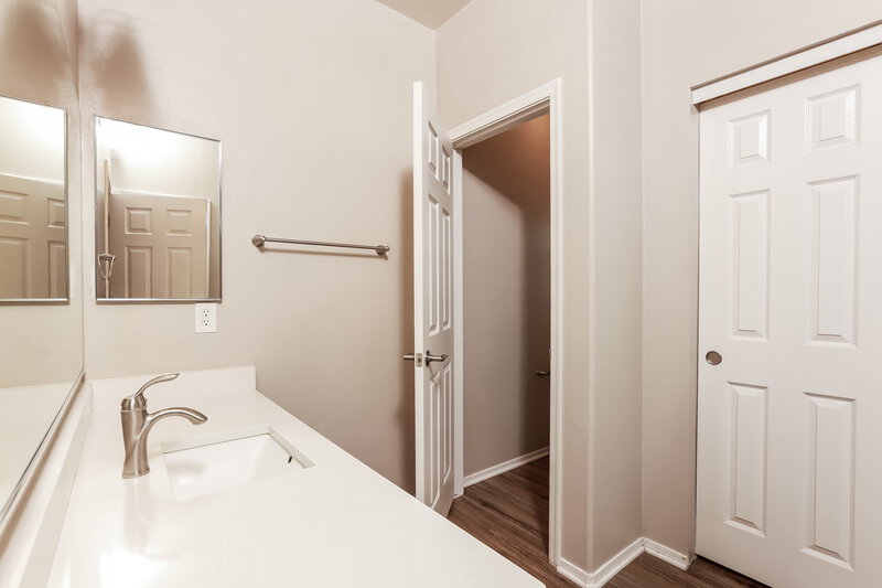 1,920/Mo, 476 E Placita Rejilla Sahuarita, AZ 85629 Main Bathroom View 2