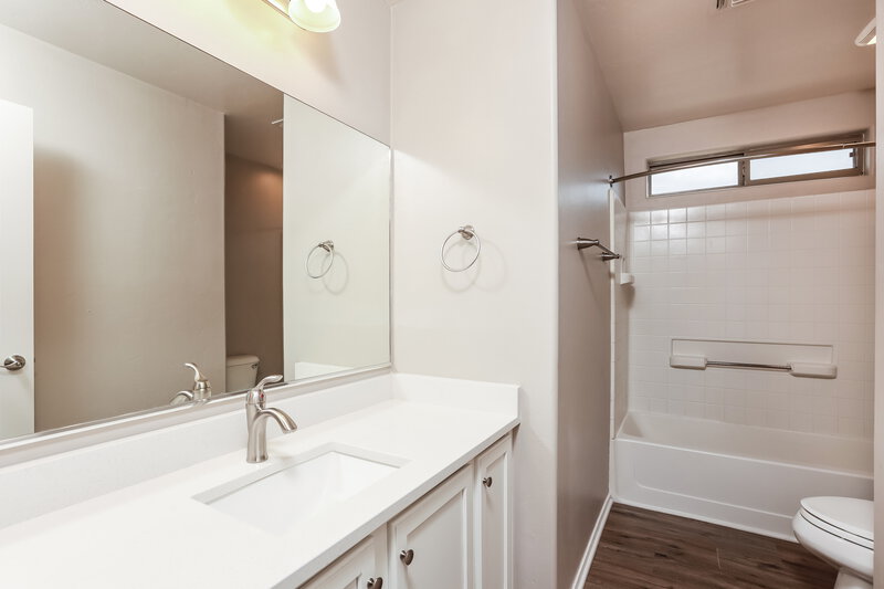 1,920/Mo, 476 E Placita Rejilla Sahuarita, AZ 85629 Bathroom View