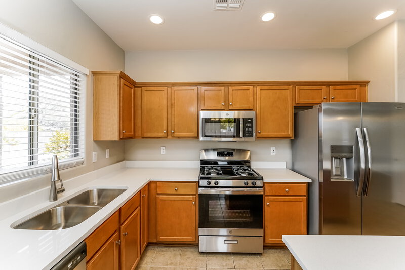 2,125/Mo, 60639 E Eagle Heights Dr SADDLEBROOKE, AZ 85739 Kitchen View 2