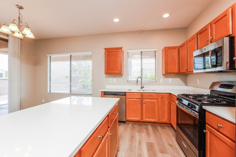 1,880/Mo, 60639 E Eagle Heights Dr SADDLEBROOKE, AZ 85739 Kitchen View 2