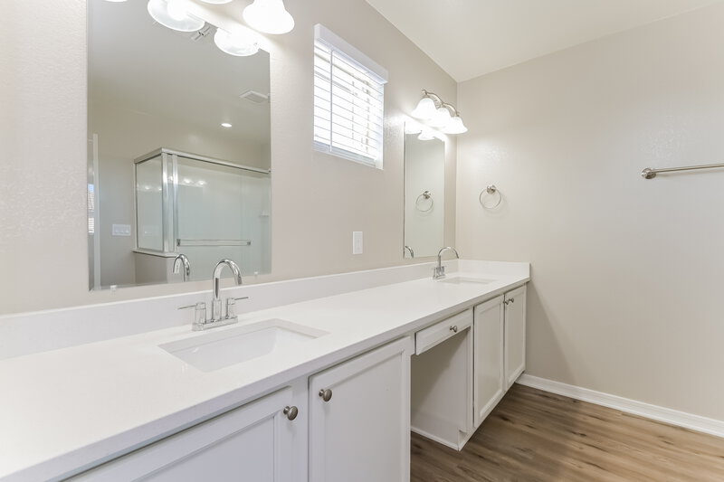 2,005/Mo, 93 E Calle del Rondador Sahuarita, AZ 85629 Main Bathroom View