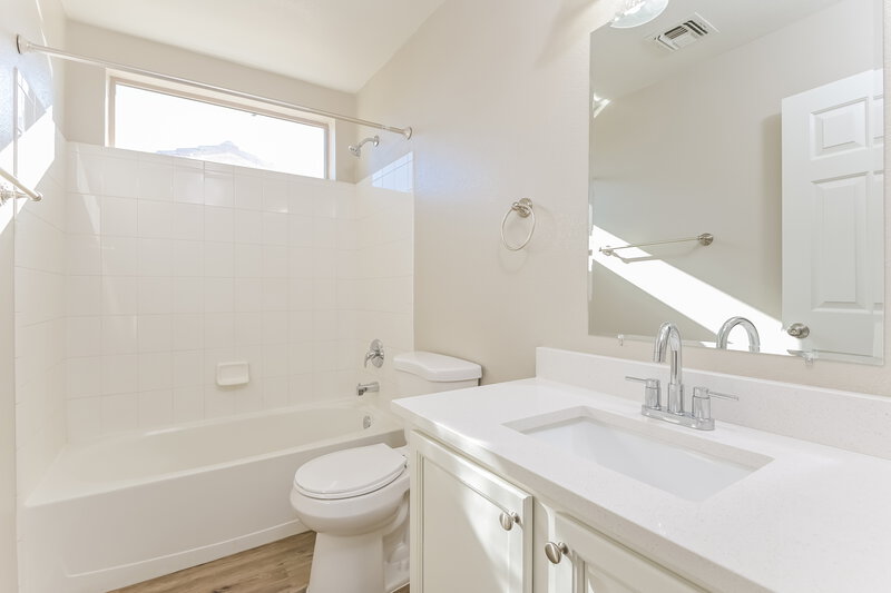 2,005/Mo, 93 E Calle del Rondador Sahuarita, AZ 85629 Bathroom View