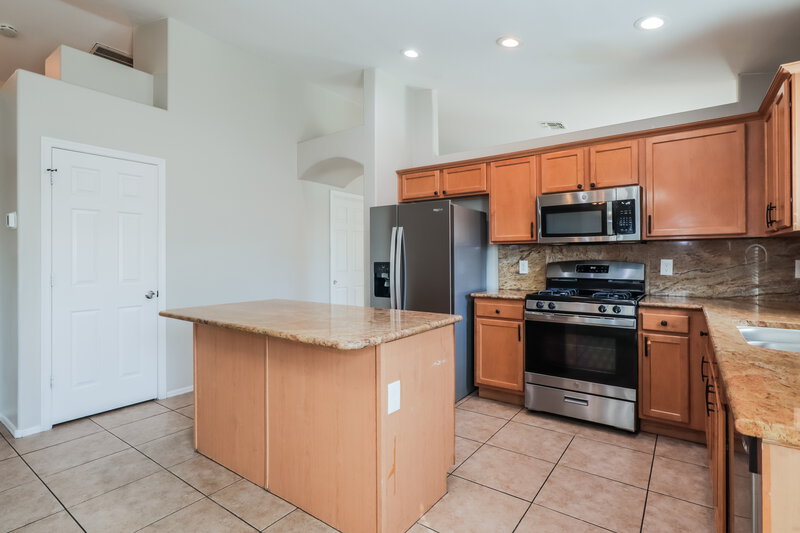 2,045/Mo, 5861 W Agave Bloom Ln Tucson, AZ 85735 Kitchen View