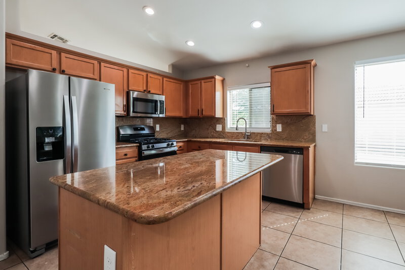 2,045/Mo, 5861 W Agave Bloom Ln Tucson, AZ 85735 Kitchen View 2