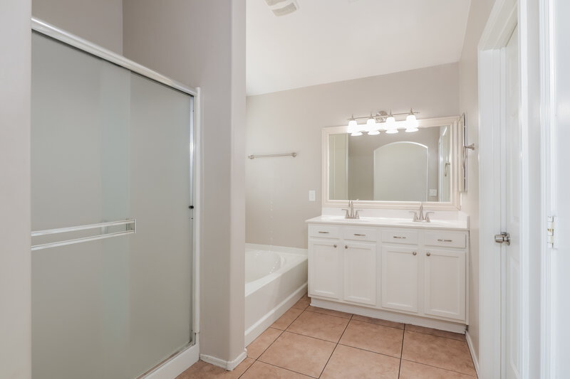 2,045/Mo, 5861 W Agave Bloom Ln Tucson, AZ 85735 Main Bathroom View
