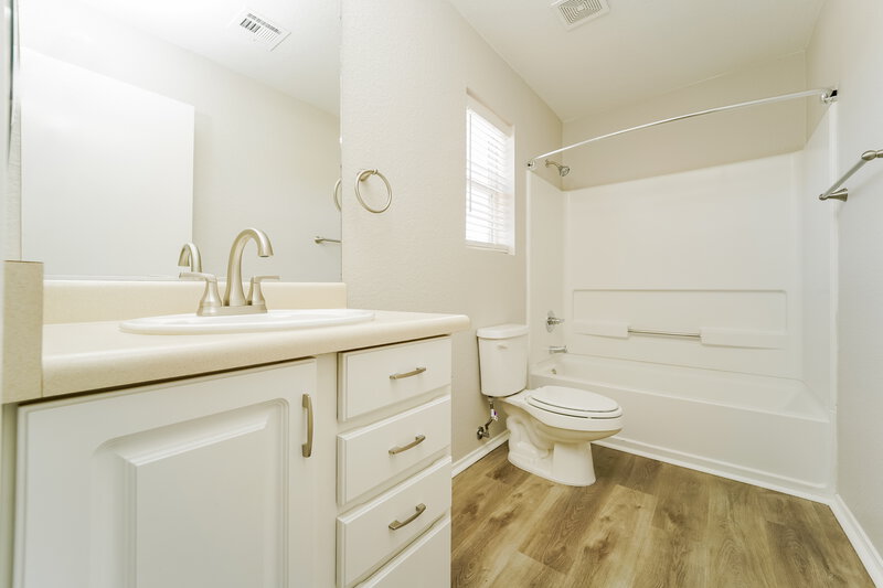 1,805/Mo, 7332 S Messala Ct Tucson, AZ 85746 Main Bathroom View