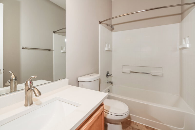 1,955/Mo, 3670 S Western Way Tucson, AZ 85735 Main Bathroom View