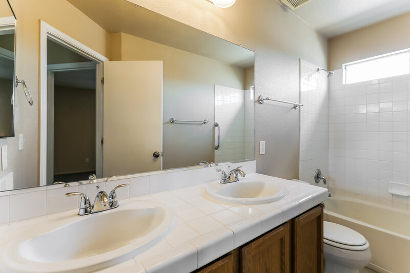 1,885/Mo, 9030 E Muleshoe St Tucson, AZ 85747 Bathroom View