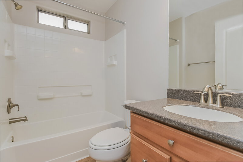 2,030/Mo, 359 N Rock Station Dr Sahuarita, AZ 85629 Bathroom View
