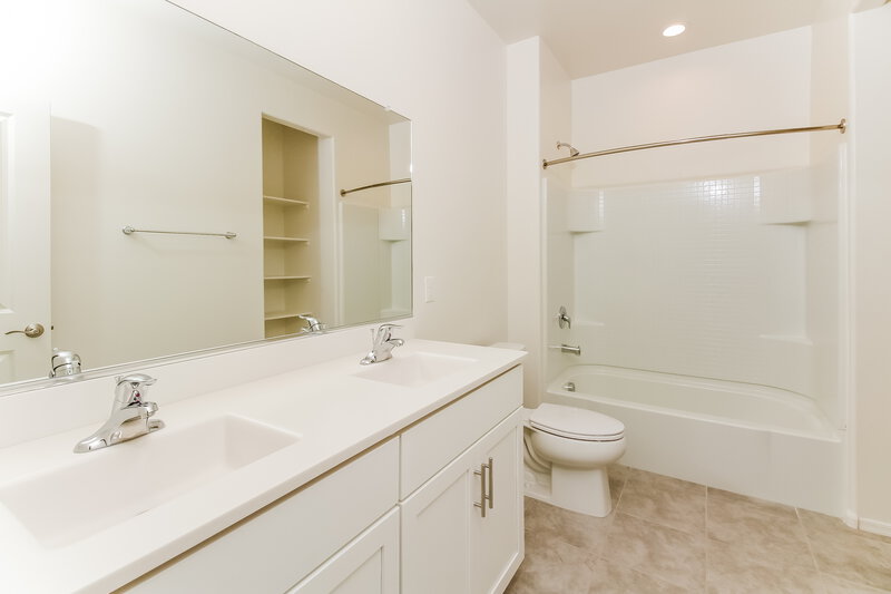 2,025/Mo, 12717 N Berwick Dr Marana, AZ 85653 Bathroom View