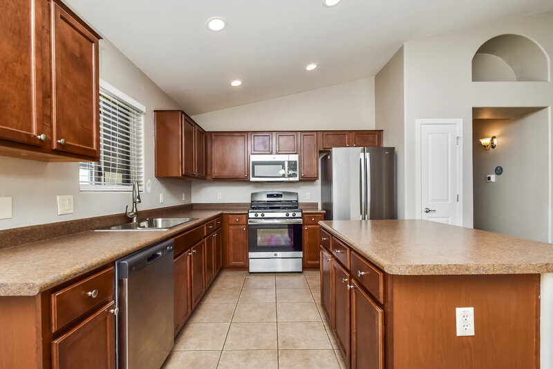 1,725/Mo, 624 W Calle Marojo Sahuarita, AZ 85629 Kitchen View