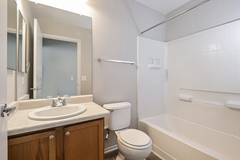 1,840/Mo, 1097 W Camino Hombre Viejo Sahuarita, AZ 85629 Main Bathroom View
