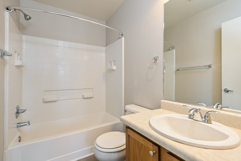 1,840/Mo, 1097 W Camino Hombre Viejo Sahuarita, AZ 85629 Bathroom View