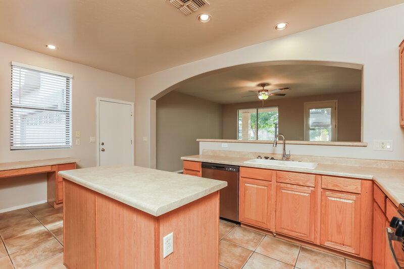 2,600/Mo, 15360 S Camino Agua Azul Sahuarita, AZ 85629 Kitchen View 2
