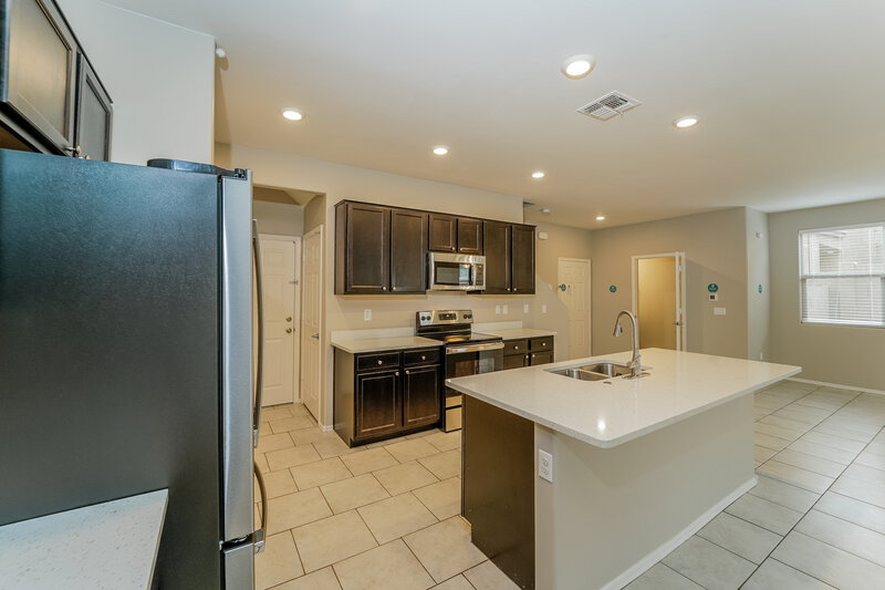 1,800/Mo, 7621 W Valencia Rd Tucson, AZ 85757 Kitchen View 2
