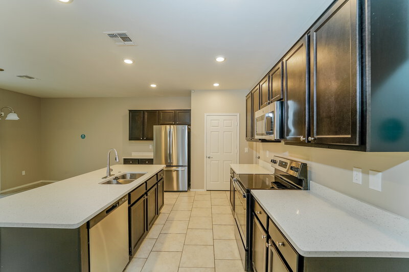1,800/Mo, 7621 W Valencia Rd Tucson, AZ 85757 Kitchen View 3