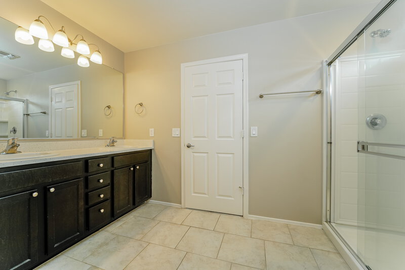 1,800/Mo, 7621 W Valencia Rd Tucson, AZ 85757 Main Bathroom View